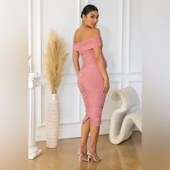 Club London Maternity Bardot Knot Ruched Midi Dress - Picture 4 of 4